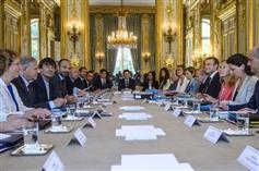 فرنسا تحظر جميع عمليات التنقيب عن النفط والغاز